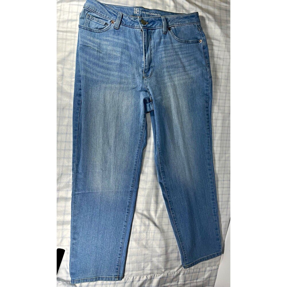 No Boundaries Women’s Size 13 Light Wash Blue Denim Straight Leg Jeans Stretch